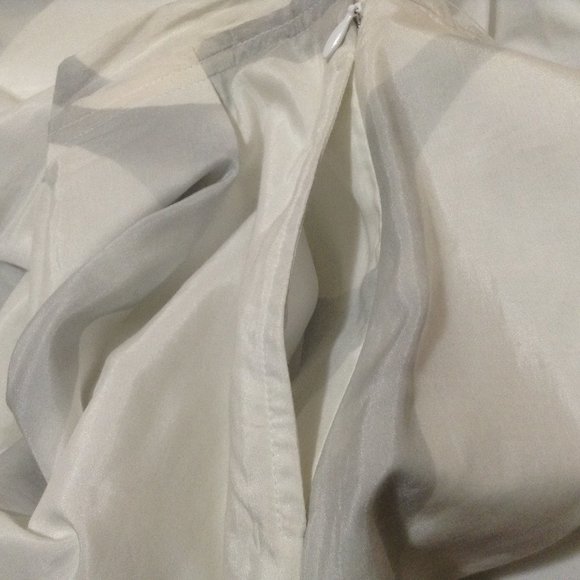 ✨5 for $30✨ Gap Off-White Soft Grey Pocket Dotted Skirt - Picture 5 of 11